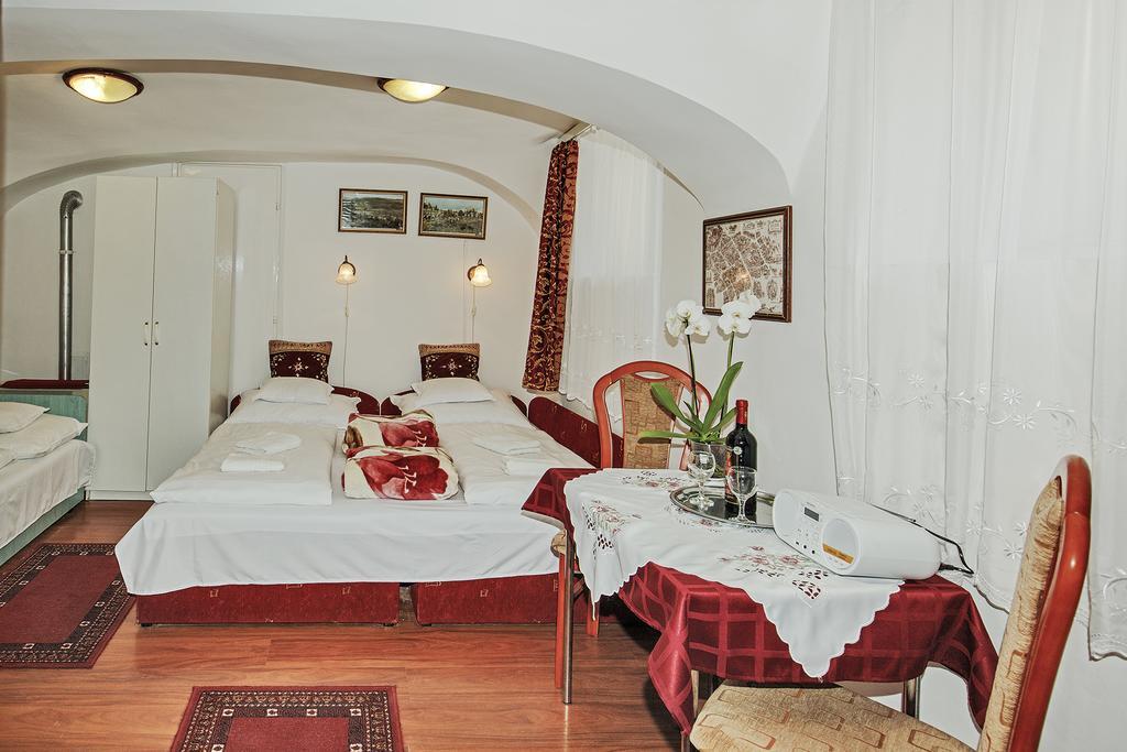 Barokk Vendeghaz Hotel Eger Exterior photo